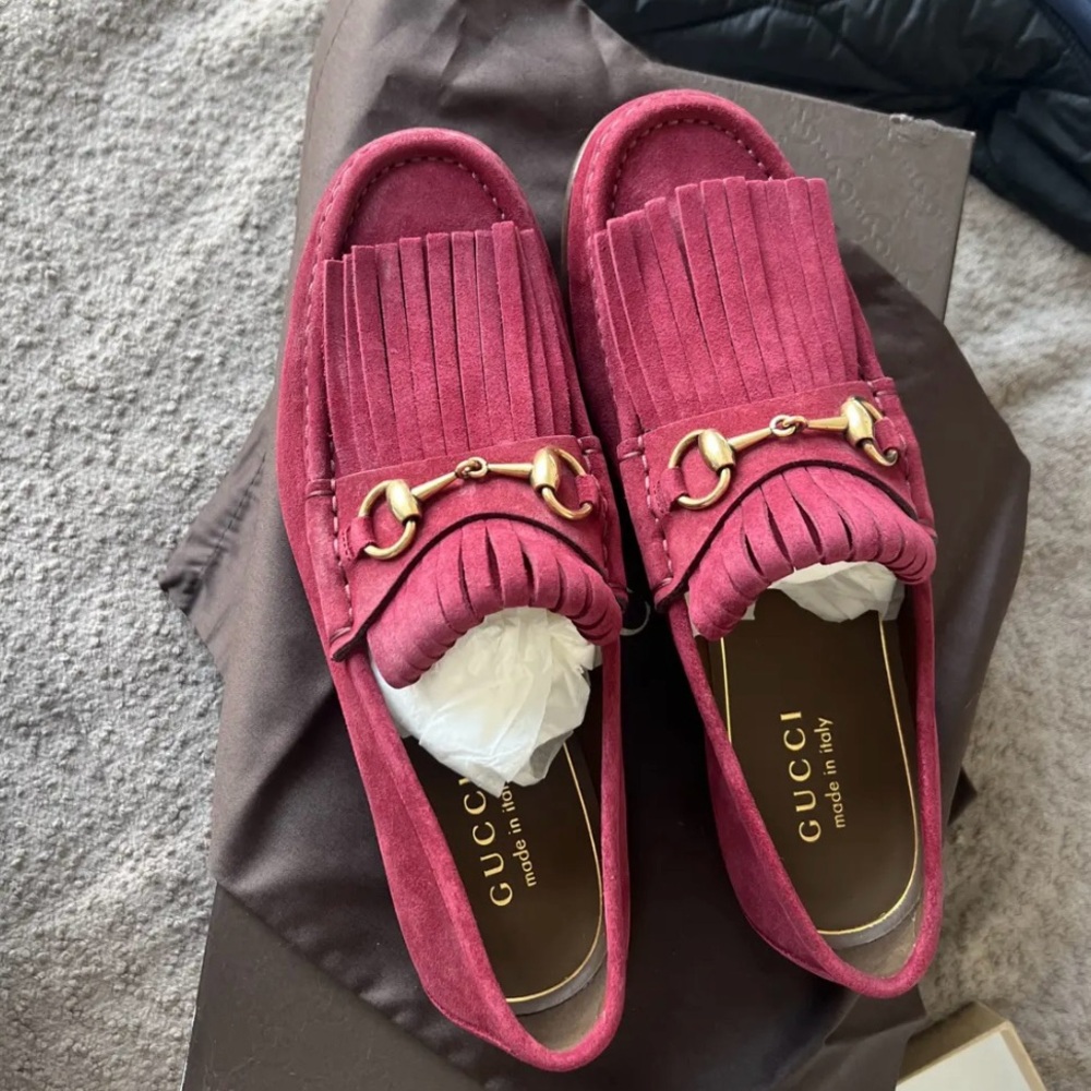 Gucci Men's Red Suede Loafers with Gold Accents - Picture 2 of 4
